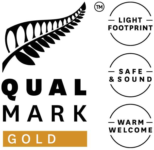 Qualmark Gold Award Logo Stacked